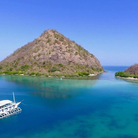 Le Pirate Boatel - Floating Hotel Labuan Bajo Eksteriør billede