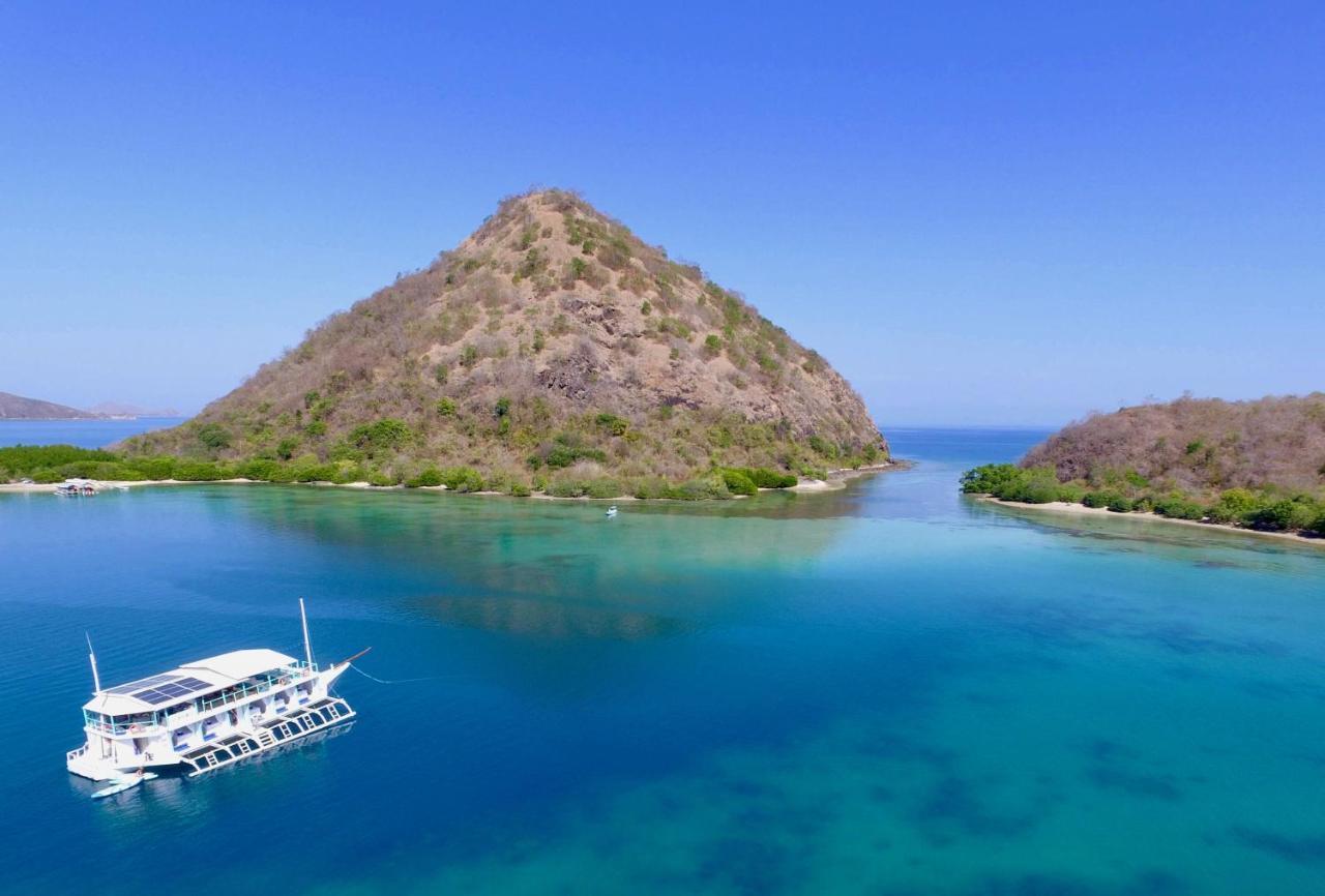 Le Pirate Boatel - Floating Hotel Labuan Bajo Eksteriør billede